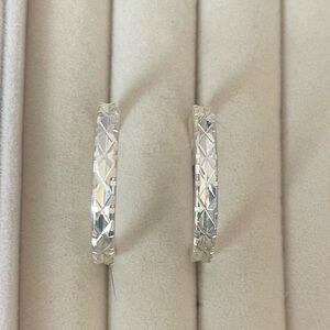 925 guaranteed Sterling Silver Hoop Earrings with design.